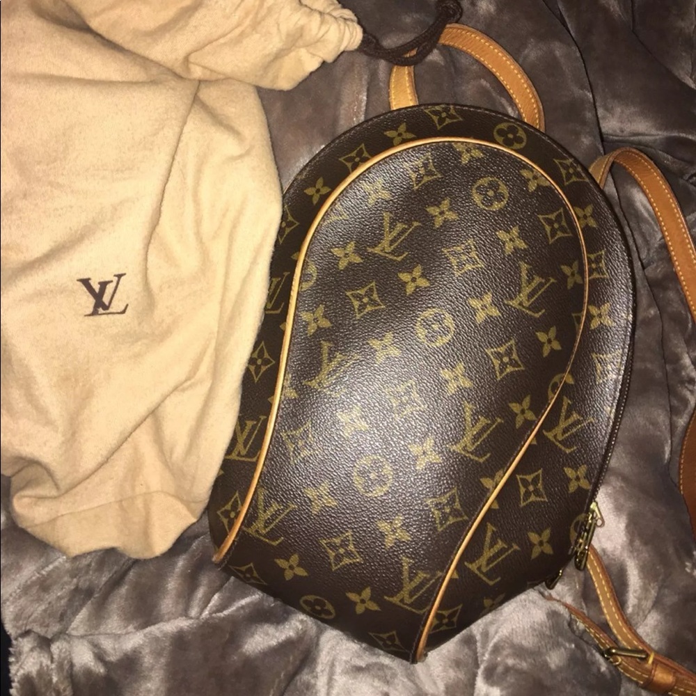 Vintage lv backpack//TRADED